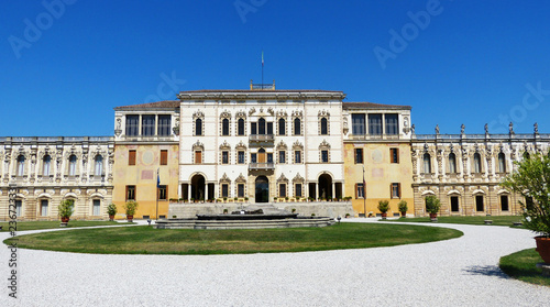 Front view of Villa Contarini