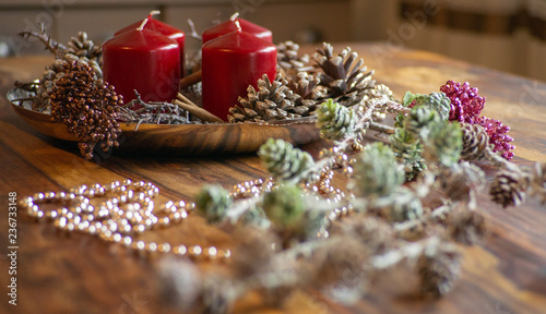 Advent wreath with pine cones and glitter