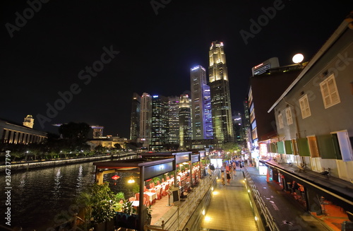 Boat Quay outdoor restaurant bar dinning Singapore © tktktk