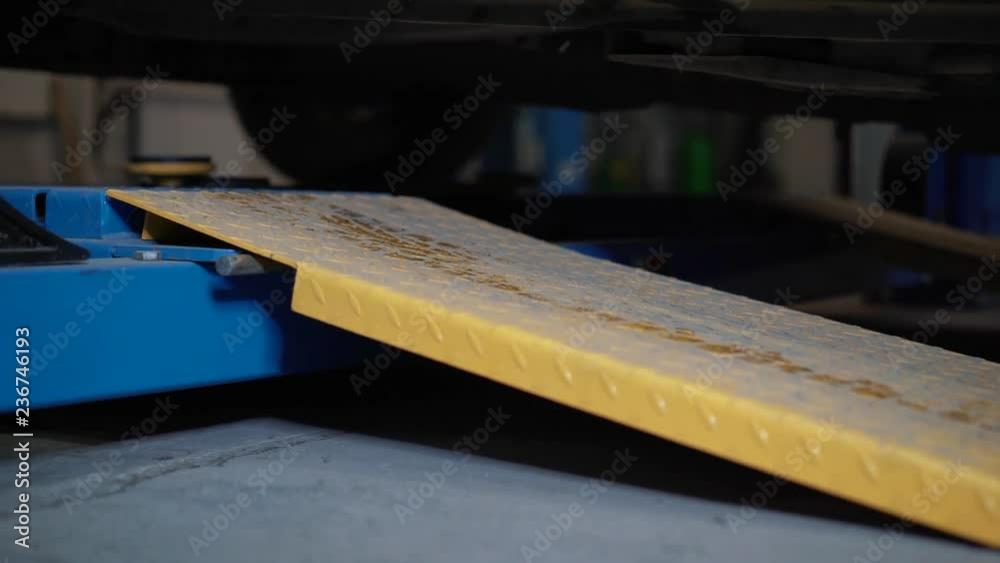 Car wheel fixed with computerized wheel alignment machine Car wheel fixed with computerized wheel alignment machine