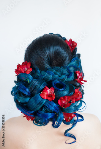 model with blue hair with red flowers 