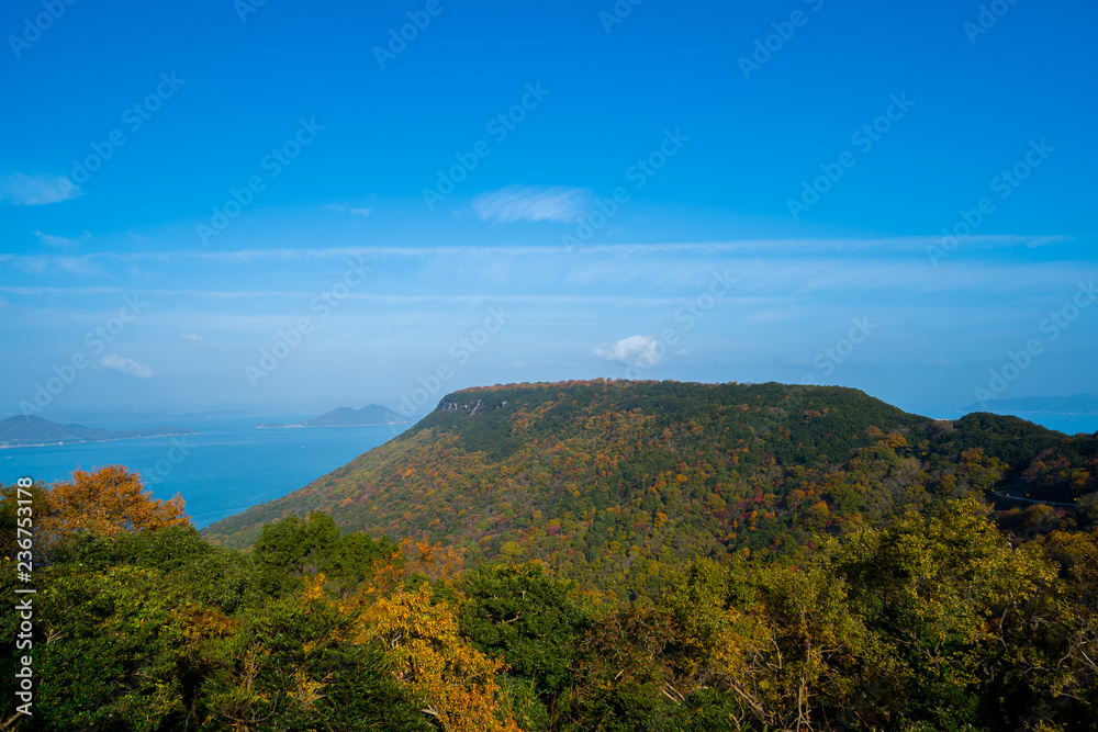 紅葉の屋島と瀬戸内海 紅葉の屋島と瀬戸内海