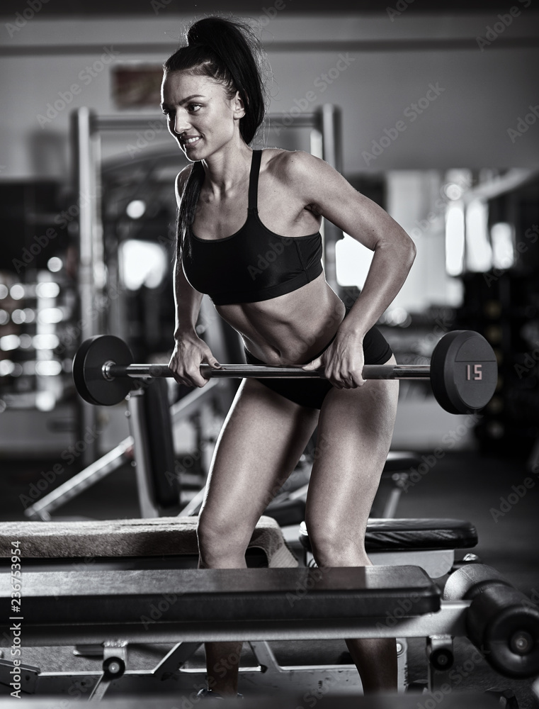 Woman doing barbell rows Woman doing barbell rows