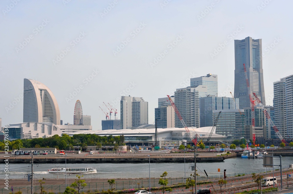 横浜中央卸売市場屋上から眺めるみなとみらい