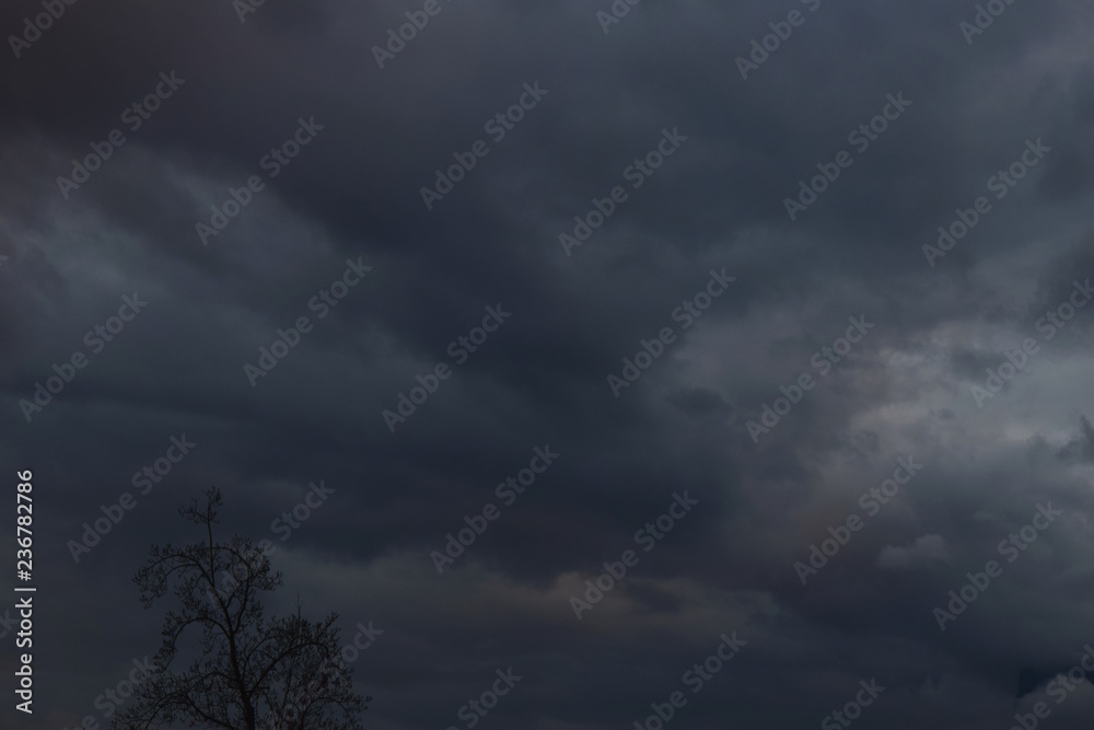 Regenwolken - Gewitterwolken - Wolkenfront - Hintergrund Regenwolken - Gewitterwolken - Wolkenfront - Hintergrund