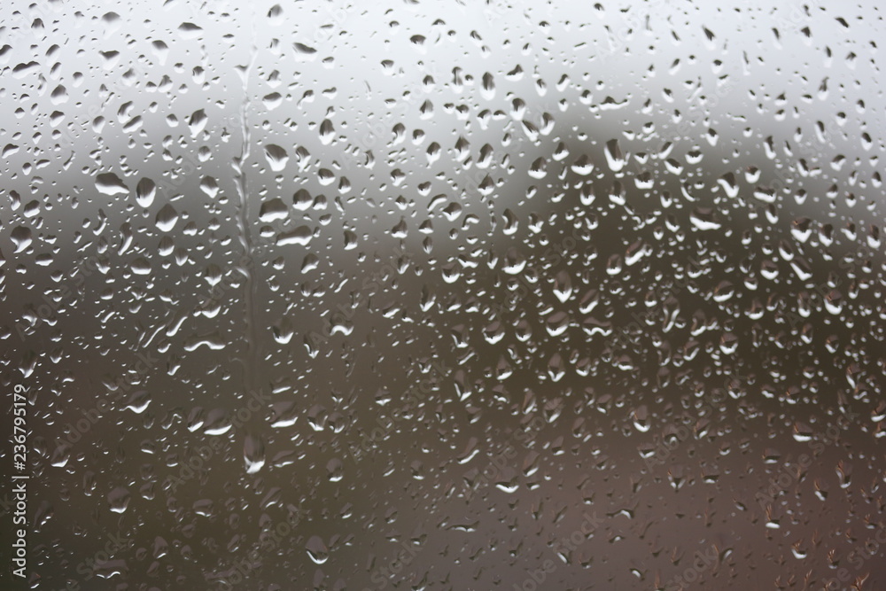 regentropfen am fenster