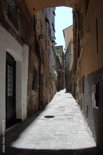 Vicolo a Genova in italia © picture10