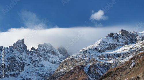 Fototapeta Naklejka Na Ścianę i Meble -  Amazing landscape at the summits of the Mont Blanc range on the Italian side