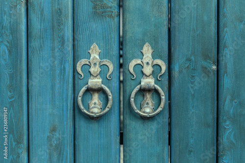Fotografie wooden gate with iron handles, architecture, object.
