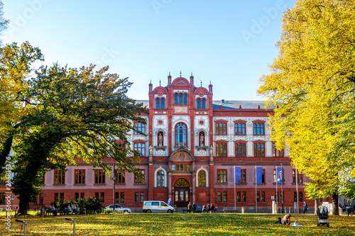 Universitätsplatz und Hauptgebäude, Rostock, Deutschland