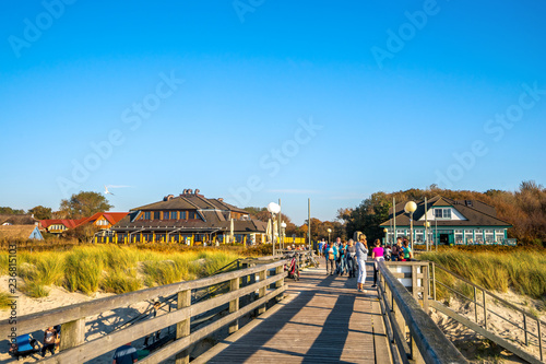 Wustrow, Strand und Seebrüc...