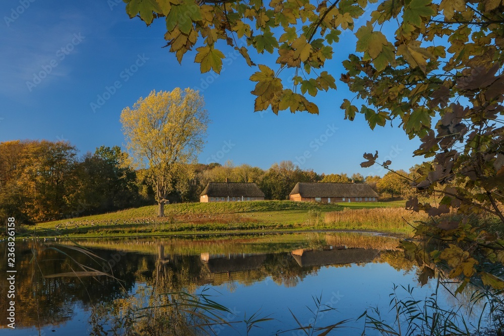 Fototapeta premium historischer Gutshof mit Landhaus