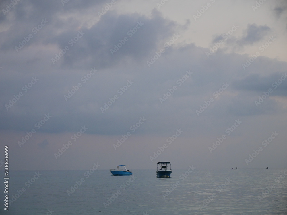 Zwei Boote im Meer