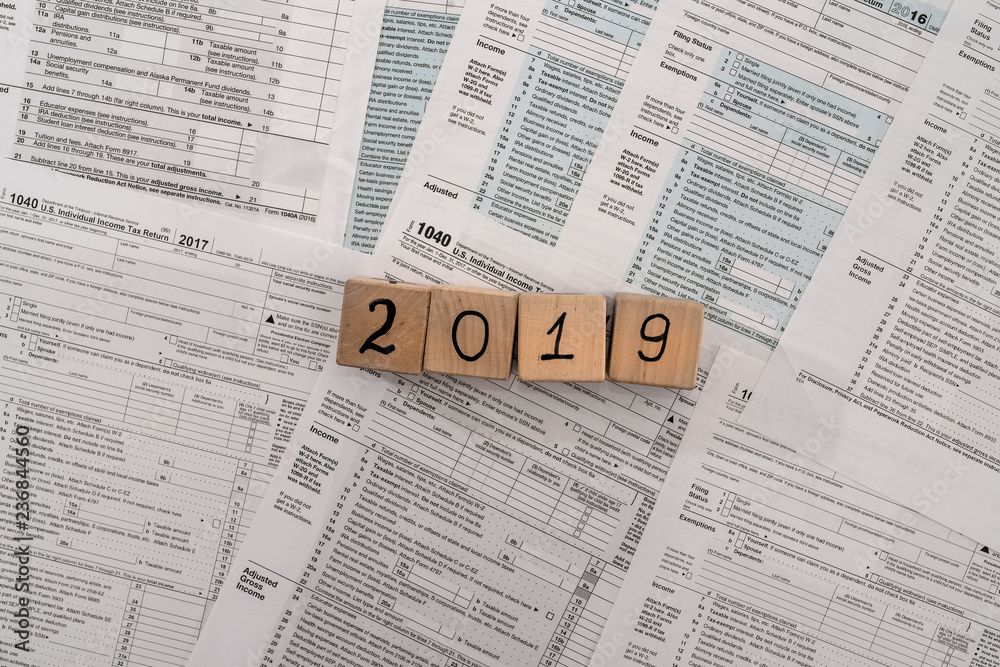 Fototapeta premium Wooden cubes on 1040 individual tax form