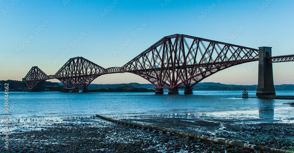 Naklejka premium Forth Rail Bridge at sunset