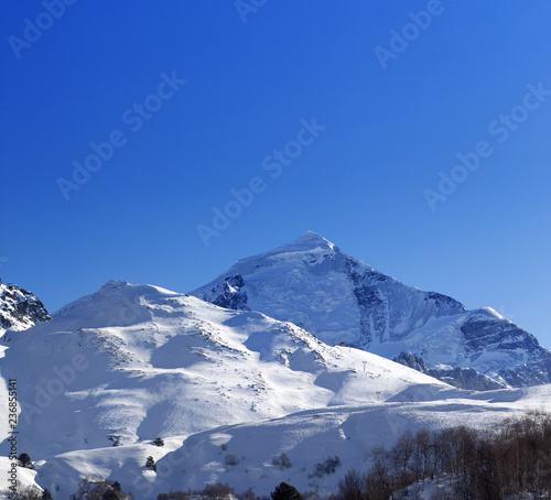 Snowy mountains with glacier and off-piste slope © BSANI