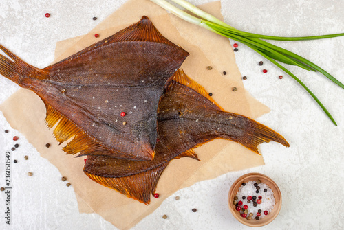 Obraz na płótnie smoked flounder on white background w salonie