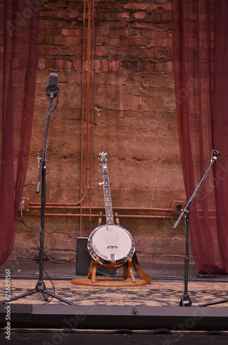 Banjo on the stage