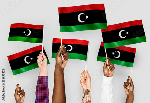 Fotografía Hands waving flags of Libya