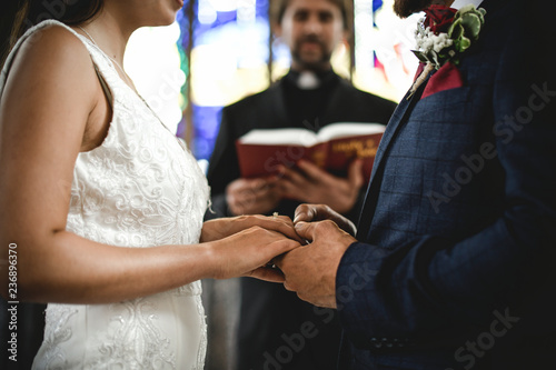 Foto Bride and groom at the altar