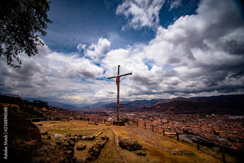 Cross above Cusco City in Peru © Ralph