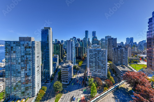 Vancouver, Canada Skyline © demerzel21