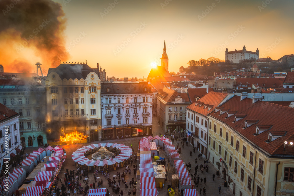 Obraz na płótnie Fire and Smoke in Historical Building on Main Square, Bratislava, Slovakia at Sunset with Several Landmarks in Background w salonie