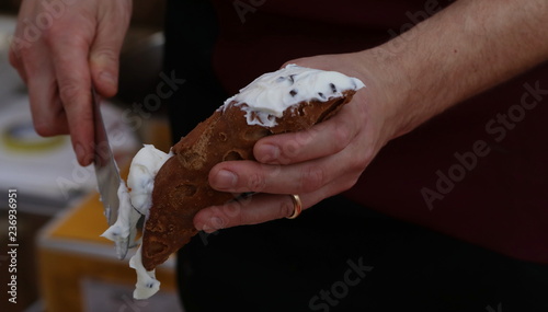 Riempimento del cannolo Siciliano, con la crema di ricotta