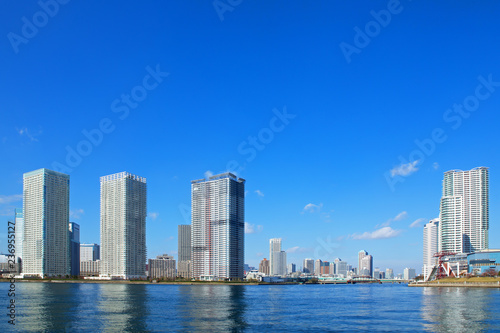 晴海運河と高層ビル