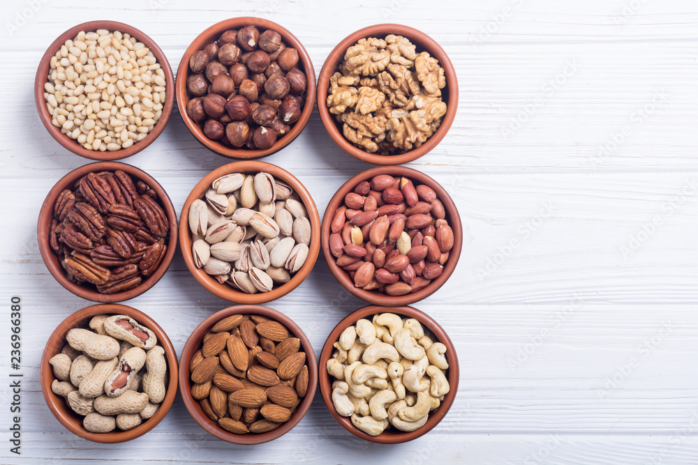 Mix of nuts : Pistachios, almonds , walnuts , pine nut , hazelnuts and cashew . Snack in bowl backgrond Mix of nuts : Pistachios, almonds , walnuts , pine nut , hazelnuts and cashew . Snack in bowl backgrond