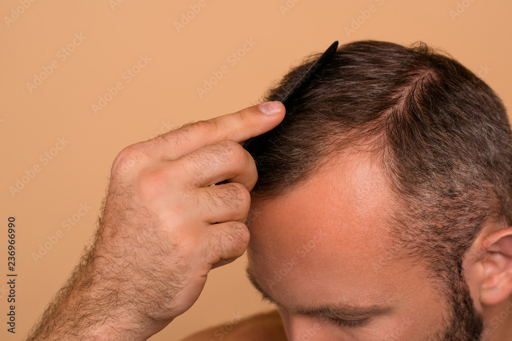 Obraz premium Close-up cropped view of nice attractive handsome brunet guy com