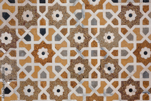 marble mosaic design on Baby Taj or Itimad-ud-Daulah Tomb © Tjeerd