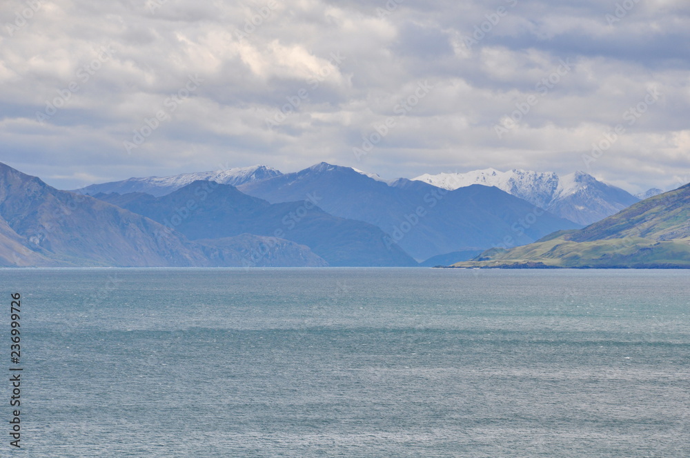 Obraz premium Lake Wanaka in the Queenstown-Lakes District, South Island, New Zealand