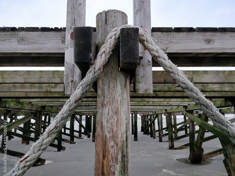 Fototapeta premium Pier am Strand