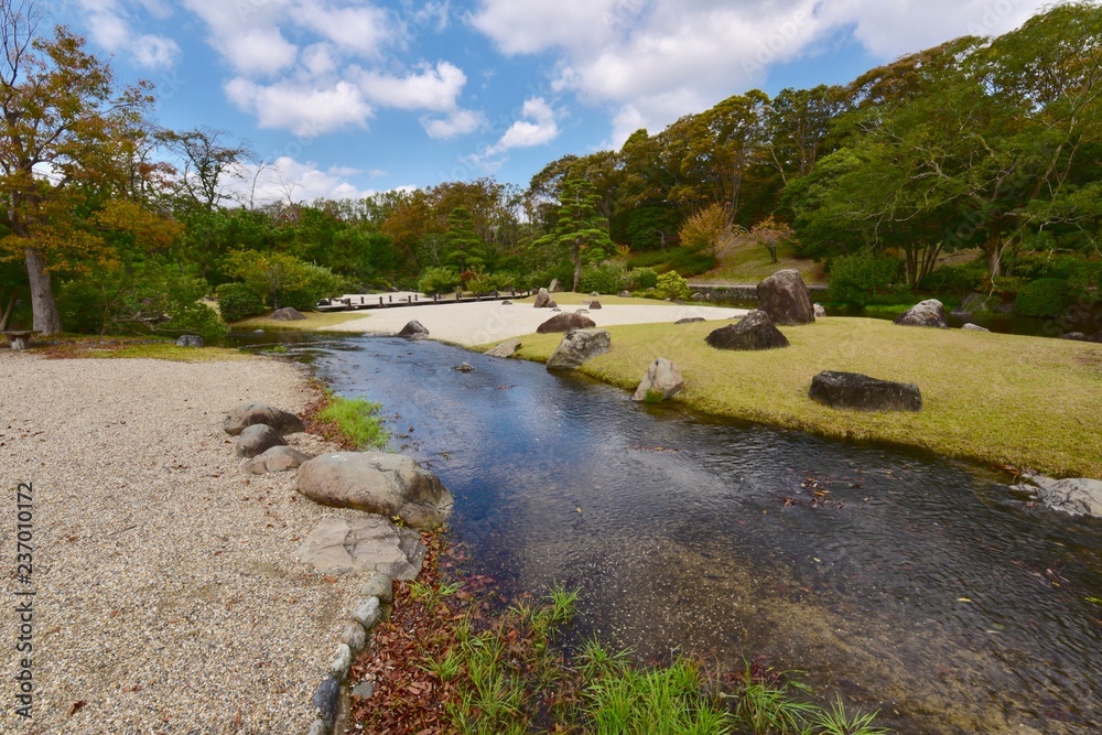Fototapeta premium 大阪の日本庭園と景色