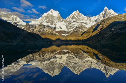 Cordillera Huayhuash, Peru, Lake Caruacocha