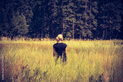 Girl in Meadows (Yosemite National Park) © Andreas