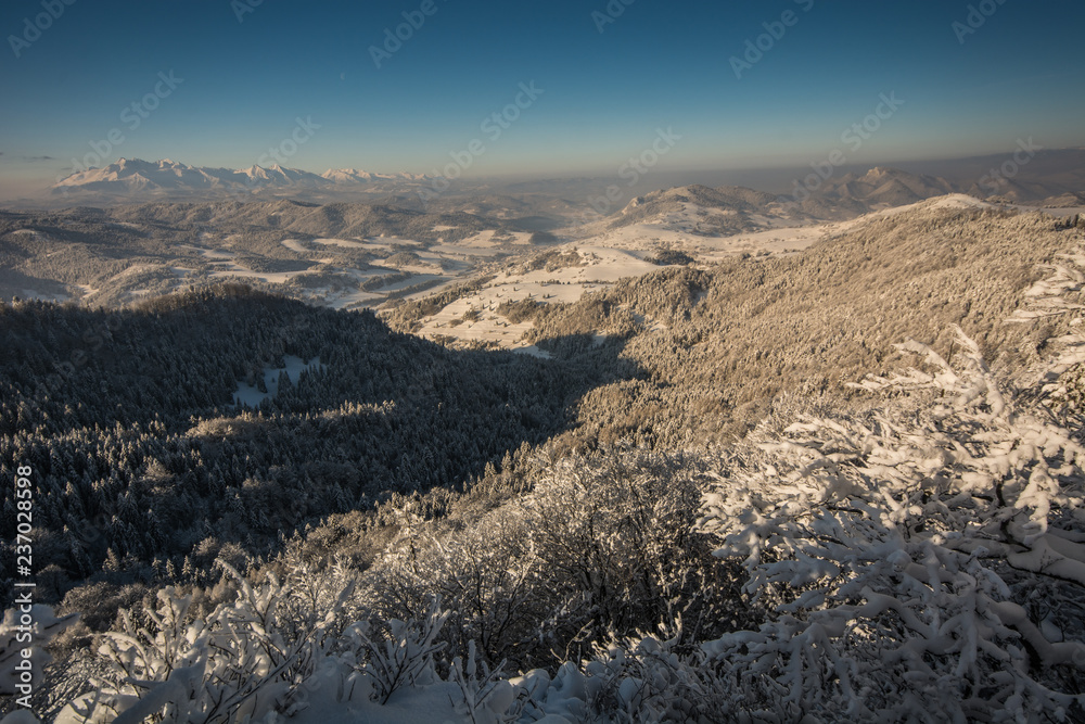 Zima w Pieninach,widok z Wysokiej na Tatry.