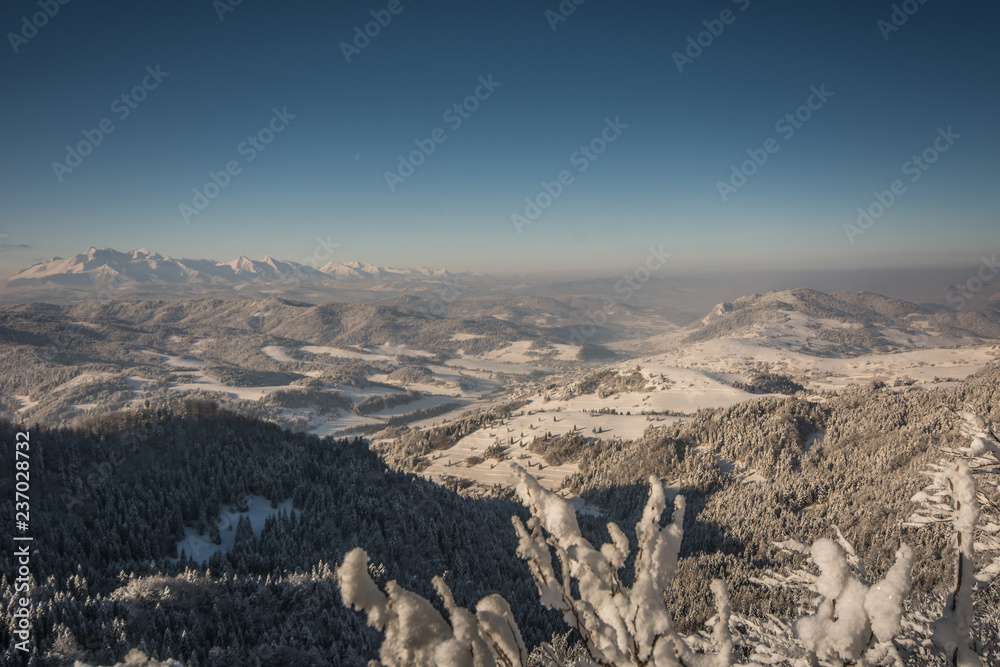 Zima w Pieninach,widok z Wysokiej na Tatry.