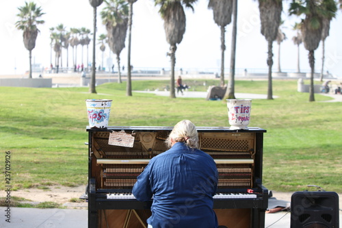 venice beach piano player photo