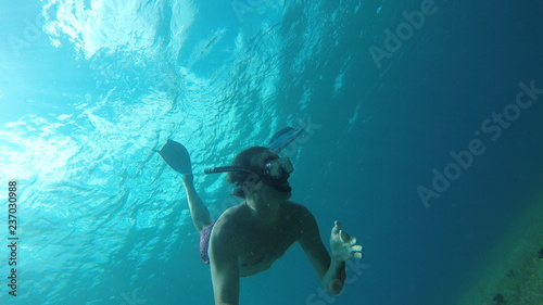 plongé en compagnie d'une tortue dans les caraïbes © FABIEN LOUVET