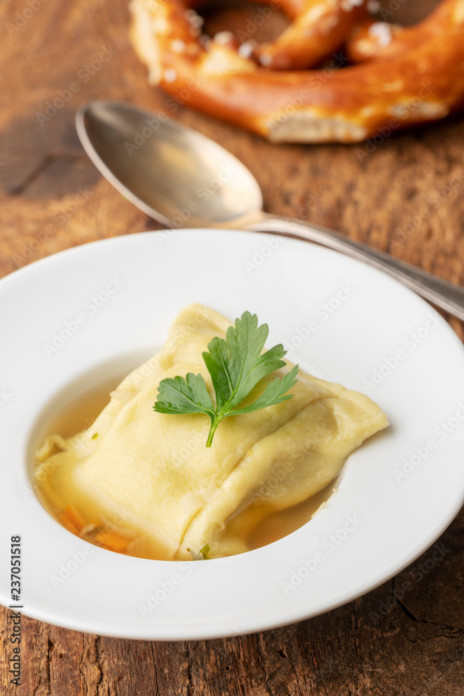 schwäbische Maultaschen in der Brühe