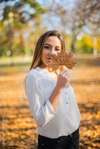 Photographing a girl during autumn with a blurred background