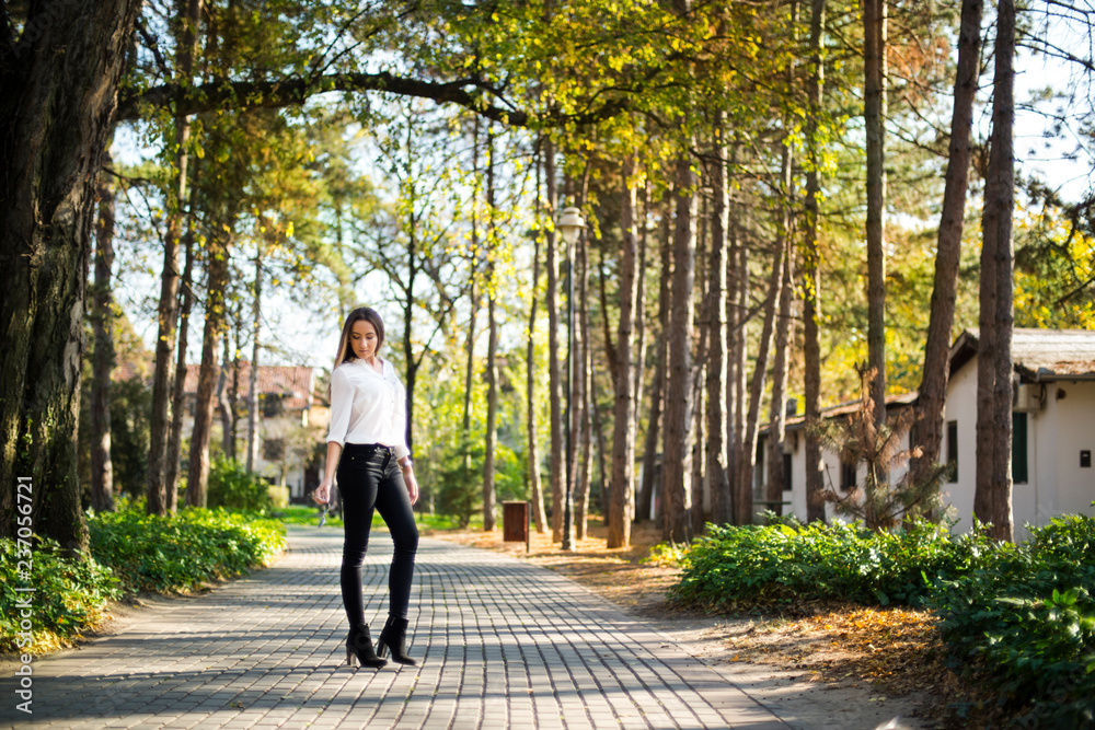 Photographing a girl during autumn with a blurred background