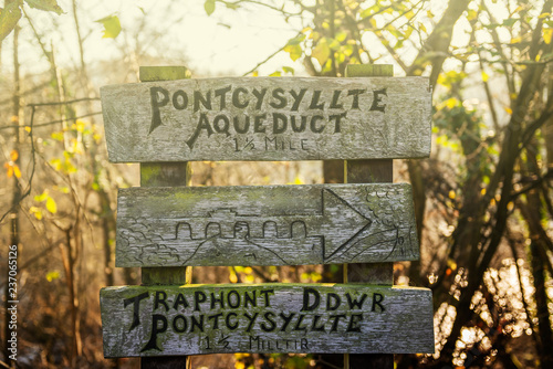 Signs for Pontcysyllte Aqueduct which is a navigable aqueduct that carries the Llangollen Canal across the River Dee in the Vale of Llangollen in north east Wales, UK © manuta