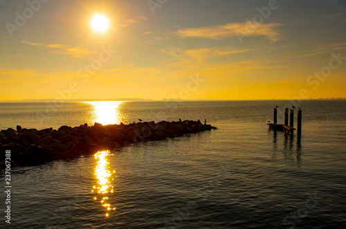 Wiek auf Rügen, Hafen im Sonnenuntergang © Comofoto