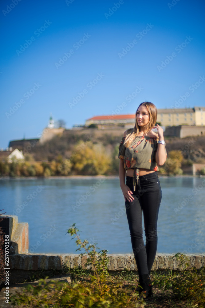 Fototapeta premium Photographing a girl during autumn with a blurred background