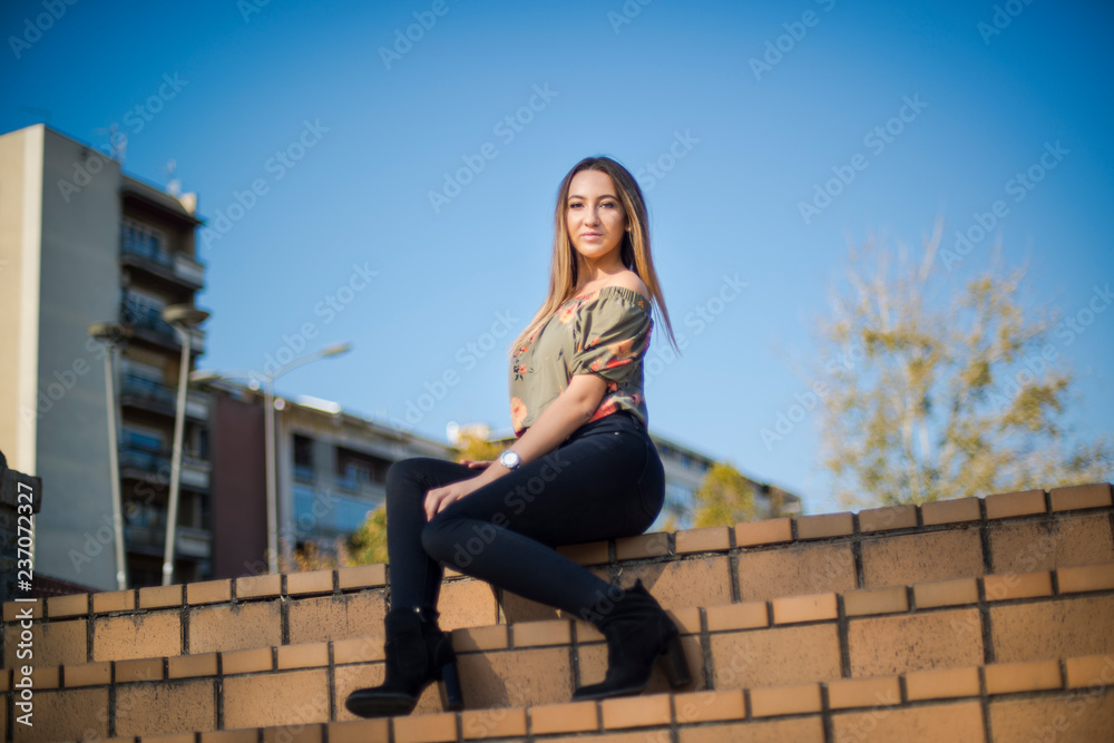 Fototapeta premium Photographing a girl during autumn with a blurred background