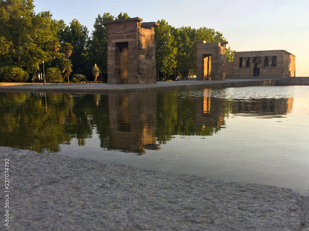 an afternoon with reflection in the temple