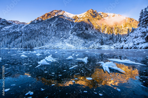 Fototapeta Naklejka Na Ścianę i Meble -  Winter mountains